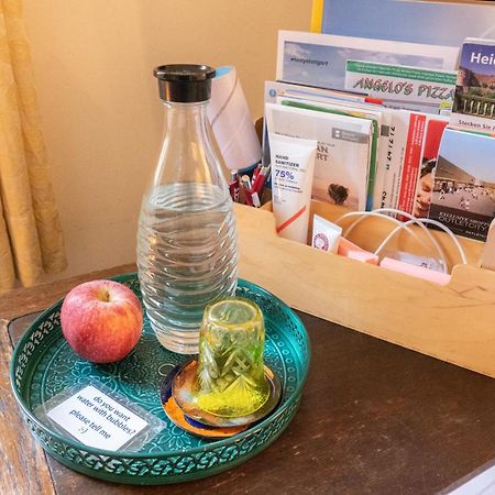 Zimmer In Kuenstlerwohnung Stuttgart Kültér fotó