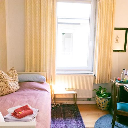 Zimmer In Kuenstlerwohnung Stuttgart Kültér fotó