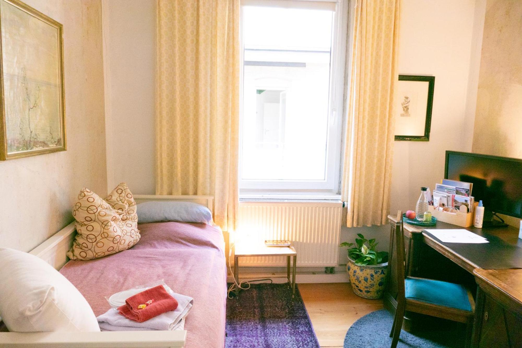 Zimmer In Kuenstlerwohnung Stuttgart Kültér fotó